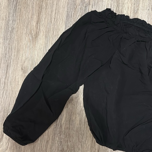 Brandy Melville Women's Black Off-Shoulder Crop Top - Picture 4 of 10